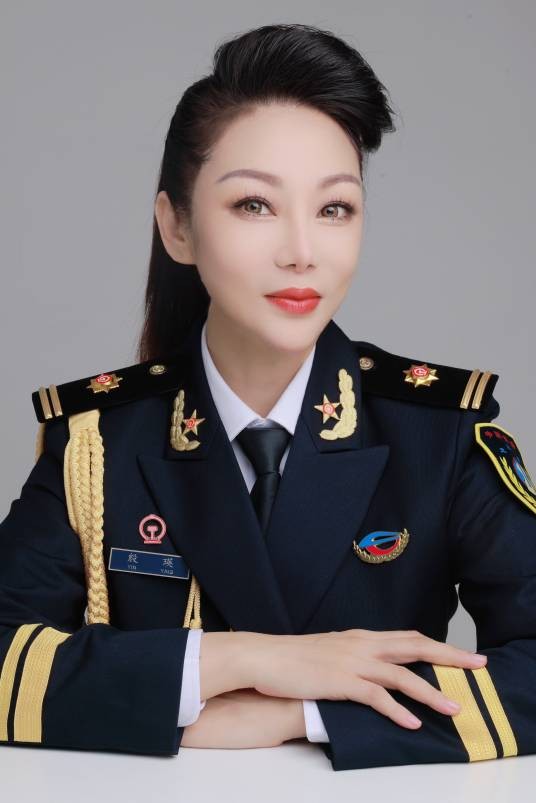 殷瑛（中国歌唱家）