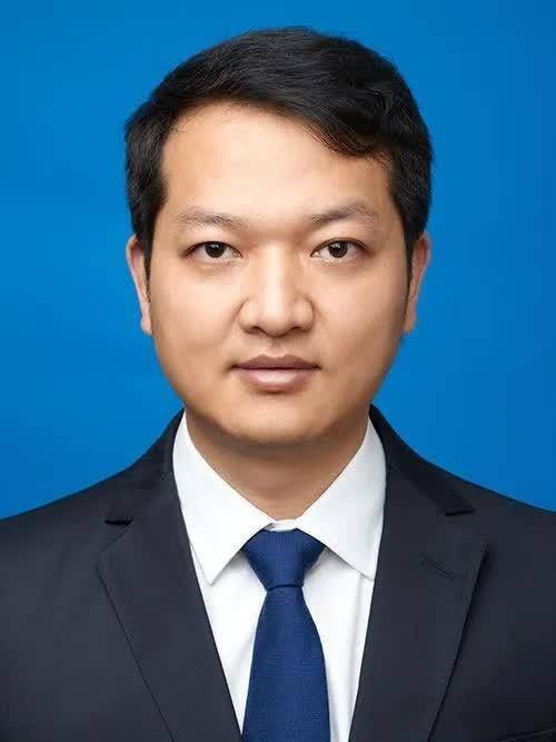 吴冰冰(南通创新区党工委委员、创新区办公室主任)