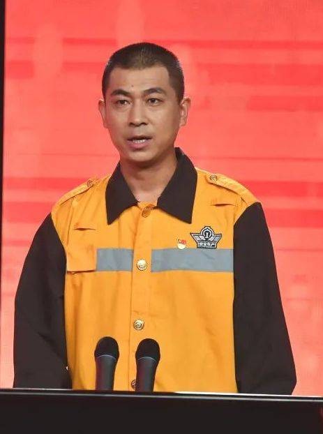 李玉斌（中国铁路郑州局集团有限公司洛阳工务段工长）