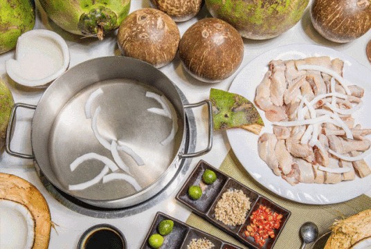 海南椰子鸡火锅馆