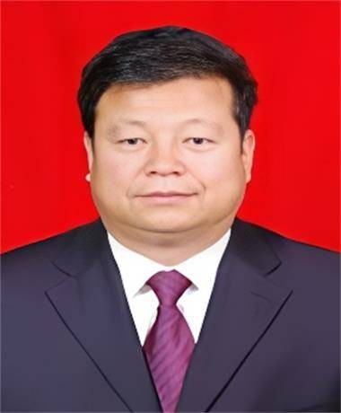 胡治平（甘肃省华亭市人大常委会原党组成员、副主任）