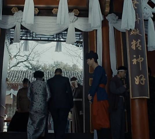 信马(旧时大户人家吊丧时安排的小厮)