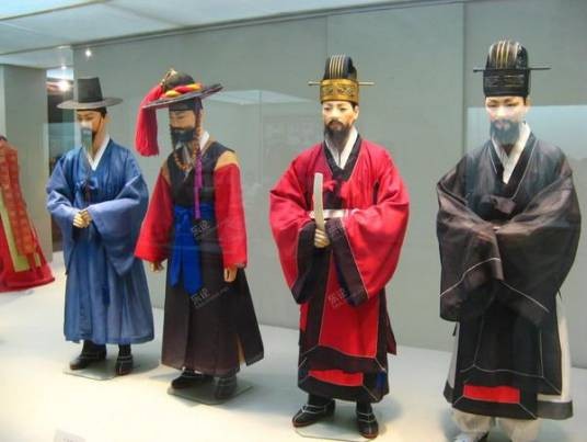 两班（古代高丽和朝鲜的贵族阶级）