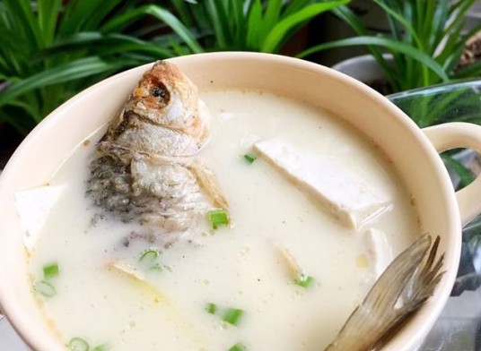 清炖鲫鱼豆腐汤