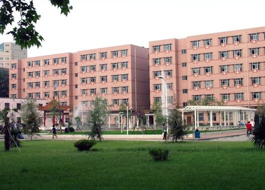 中原工学院人文学院