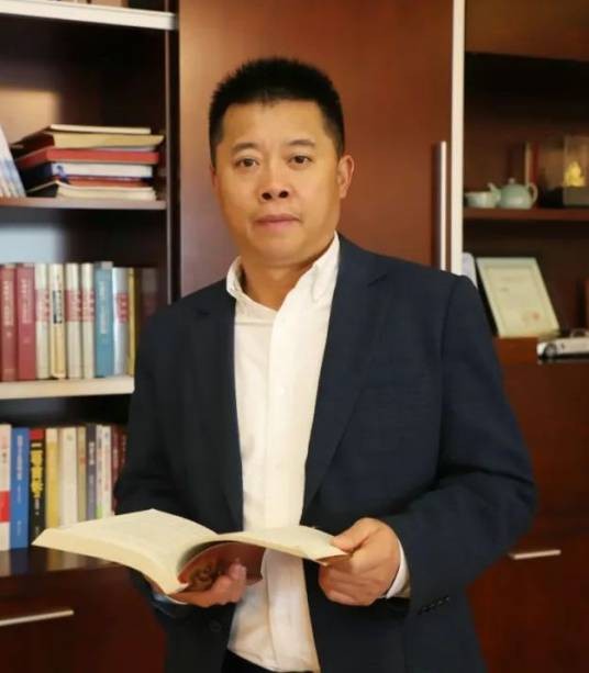 李洪耀(第十四届全国人大代表,江苏省江阴市夏港街道长江村党委书记)