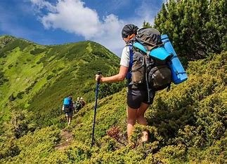 爬山爬一半发现景点在对面山，当事人是什么感受呢？如果是你会怎么办？