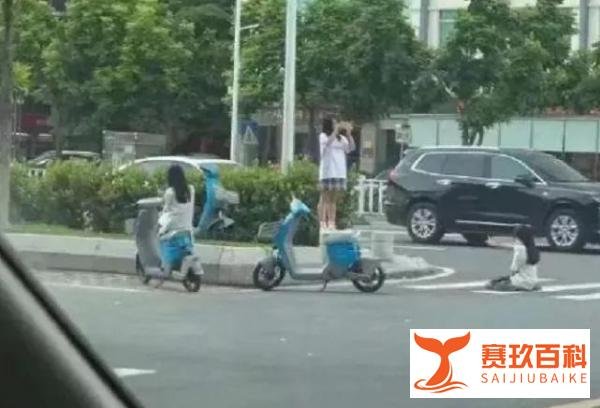 无视车辆、搔首弄姿!少女斑马线上拍“大片”引争议:被网红毁掉的孩子,醒醒吧!