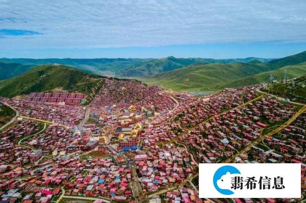 色达的红房子什么被隔离成了很多区域？