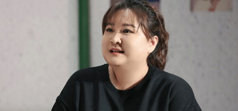 演员张泰维结婚,贾玲证婚激动落泪,搭档张小斐未现身,如何看?