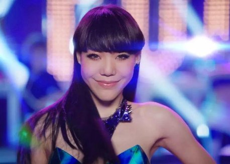 实力歌手吴莫愁,从代言费1.3亿到小县城商演,这些年吴莫愁经历了什么?