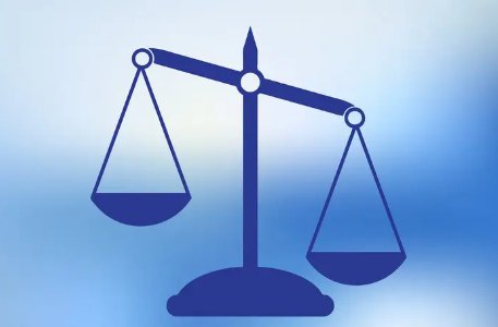 岳阳一女子被同事热情拥抱致2根肋骨骨折，这种行为该如何认定？