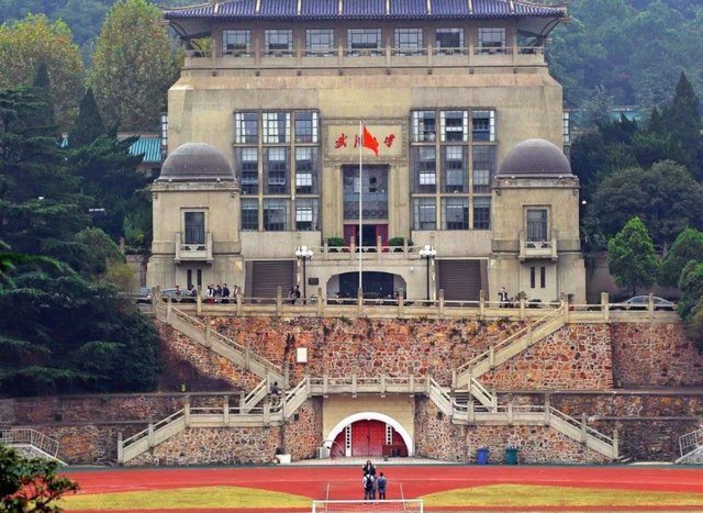 武汉大学和南京大学谁更强?什么样的学生适合报考?