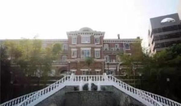 李嘉诚为亡妻造庄明月楼，揭秘庄月明楼背后的故事