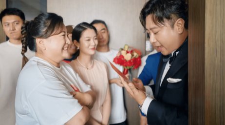 演员张泰维结婚,贾玲证婚激动落泪,搭档张小斐未现身,如何看?