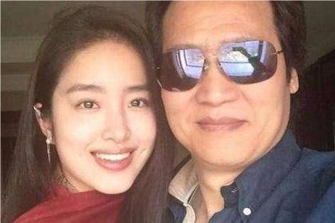 杨采钰为什么嫁给富商陈金飞？
