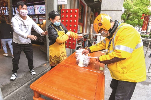 外卖员因出餐慢，当场崩溃砸店，如果你是店主，你会咋办？