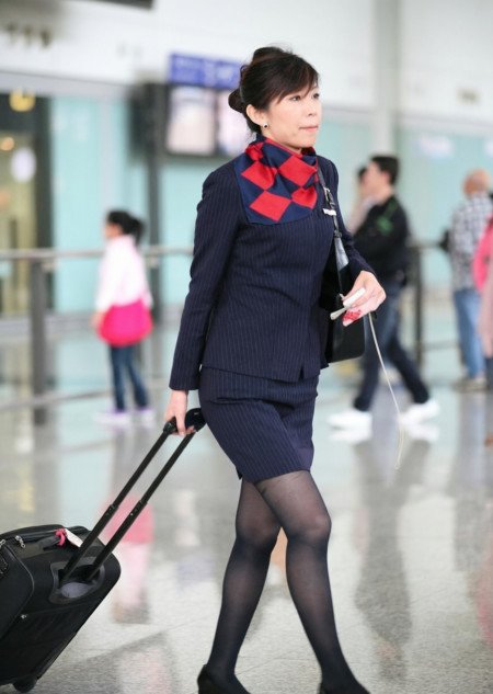 飞机空姐为什么要穿丝