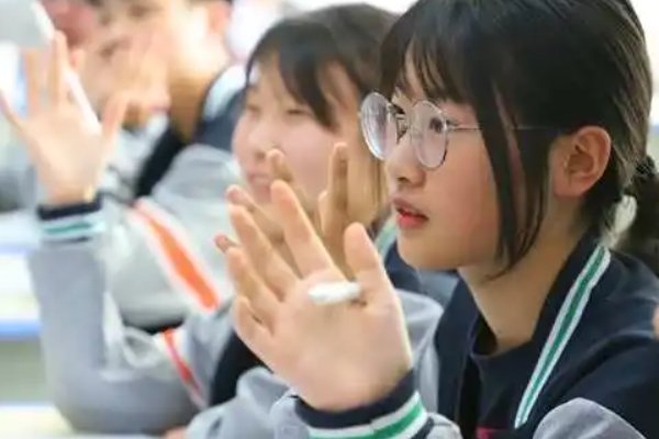 千岁鹤归的意思