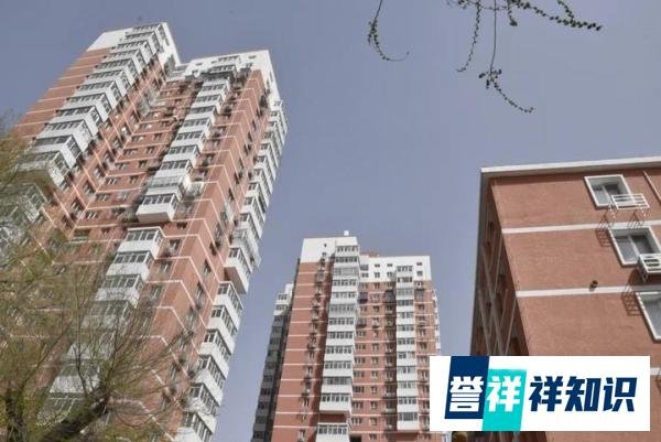 奇葩学区房火了！只有几个铁架子竟卖270万！网友却道：捡漏了