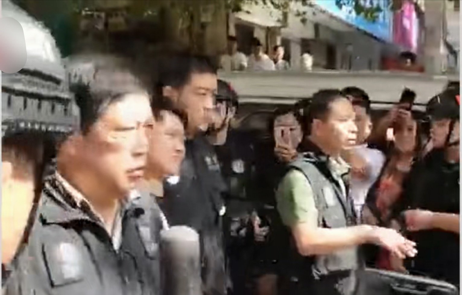 洛阳男子杀害悔婚女友,路人被其逼退,你怎么看?
