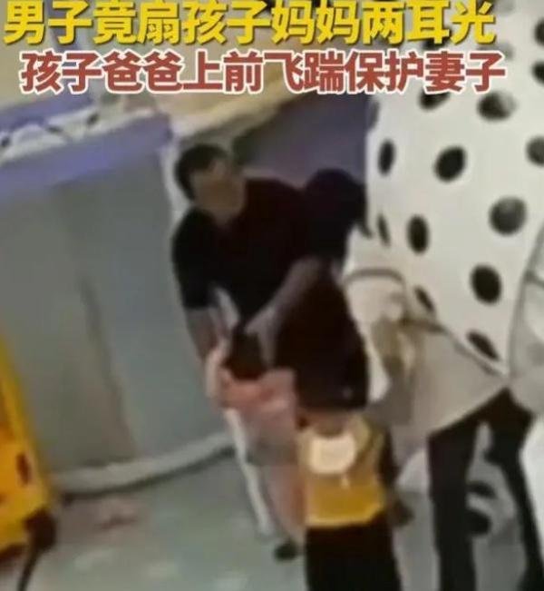 小朋友发生摩擦，男子掌掴孩子妈妈，冲动是魔鬼！