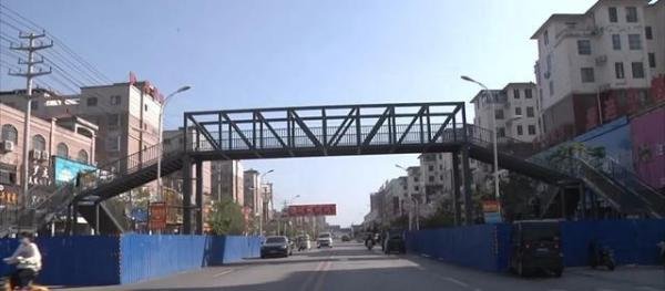 如何看待河南一家长自费百万在校门口建天桥
