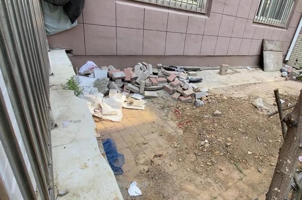 大连一女子为了晒被子,从五楼坠落身亡,给予了我们什么警示