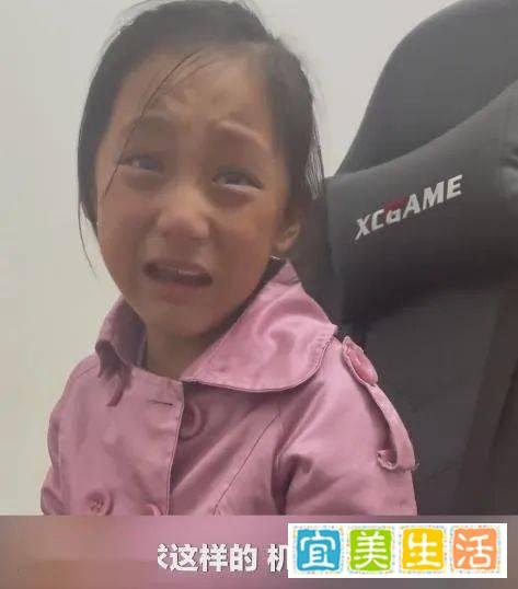 因爸爸不让玩 女儿抽泣控诉压力大:网友心疼 赞孩子比爹强