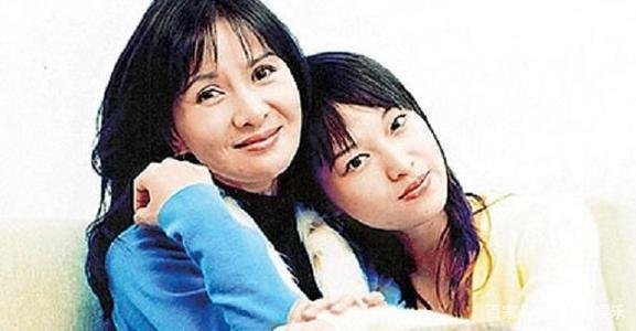 切除肠道20颗肿瘤,又患白内障,30年过量服药的林美照经历了什么?