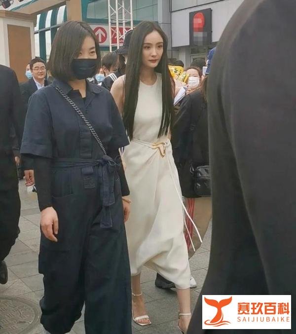 杨幂近照曝光,比90斤时候还瘦,减肥10斤,靠戒掉了2种食物