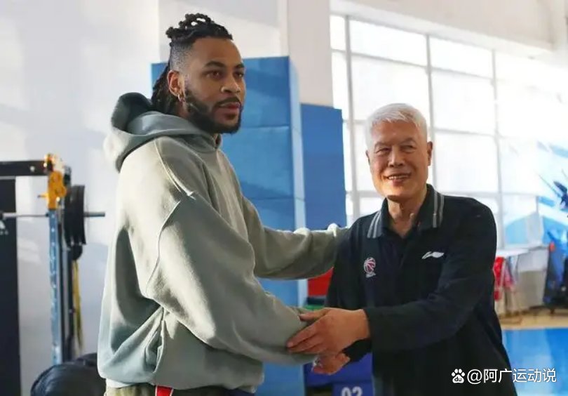 他被杜锋怒指，隔扣易建联，莫兰德的篮球生涯你了解多少呢？