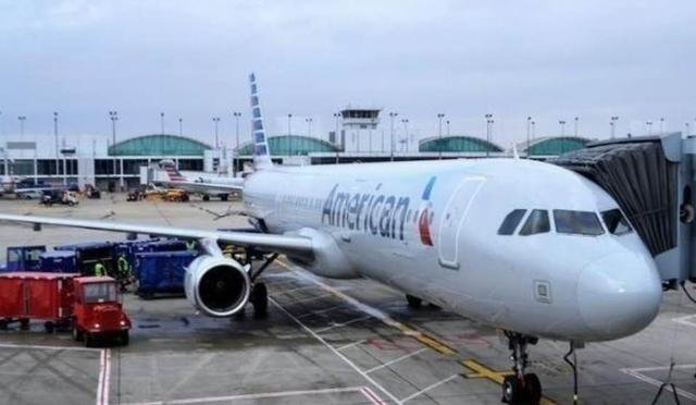 航空公司向笨小伙25万卖出一张无限飞机票,偷笑20年后来怎样?