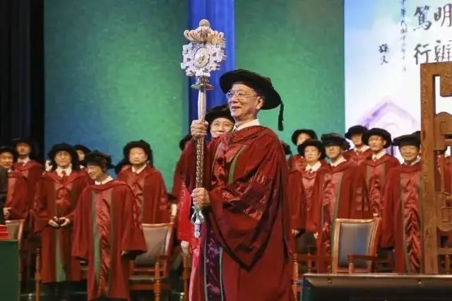 中山大学的学术权杖是什么样子的？