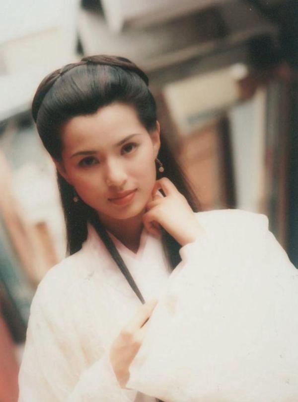 《神雕》为什么小龙女一个人在绝情谷底生活十六年也不寻找杨过？