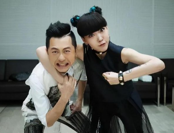 实力歌手吴莫愁,从代言费1.3亿到小县城商演,这些年吴莫愁经历了什么?