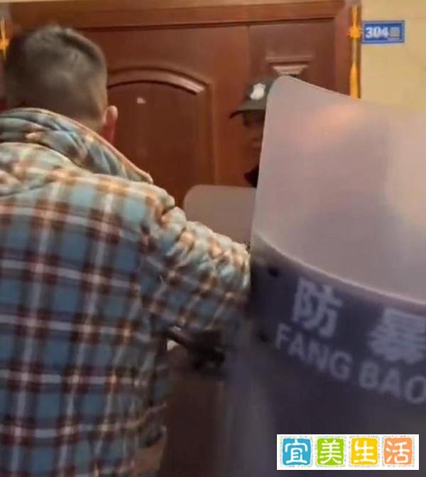 江苏一小区物业经理上门扇业主耳光,简直太嚣张