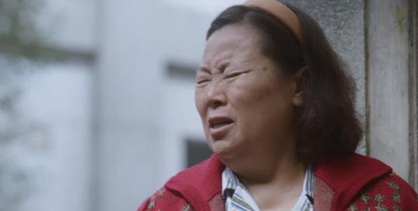 问心：存款90万，眼镜缺条腿？杨贵兰的俭朴，才是最大泪点
