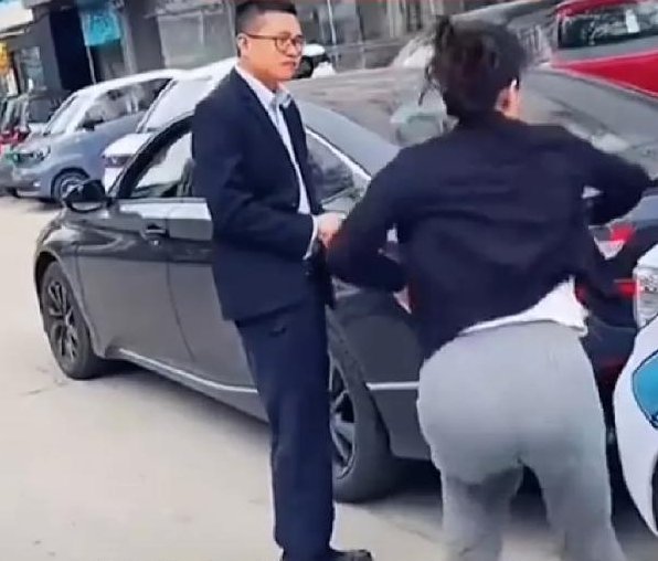 东莞一女子追尾后质问前车司机为何刹车,此事故会如何划分责任?