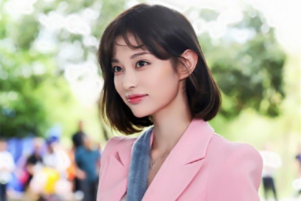 有人看见林更新和女友去看周杰伦的演唱会,这是不是就公布恋情了?