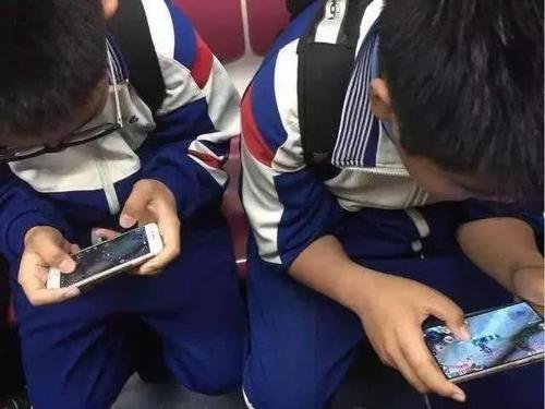 男孩玩游戏刷光患癌父亲8万救命钱，游戏公司知道后的反应是怎样的？