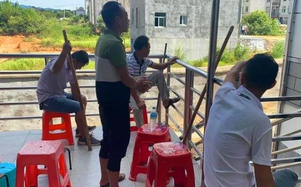 江西杀3人嫌犯落网，为何网友说他其实背负了4条人命？