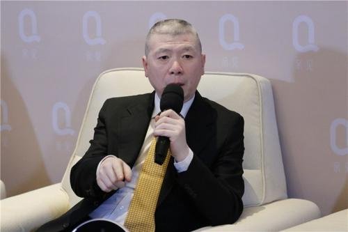 冯小刚的脸是怎么回事?