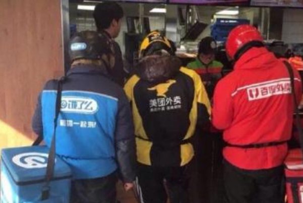 外卖员因出餐慢，当场崩溃砸店，如果你是店主，你会咋办？