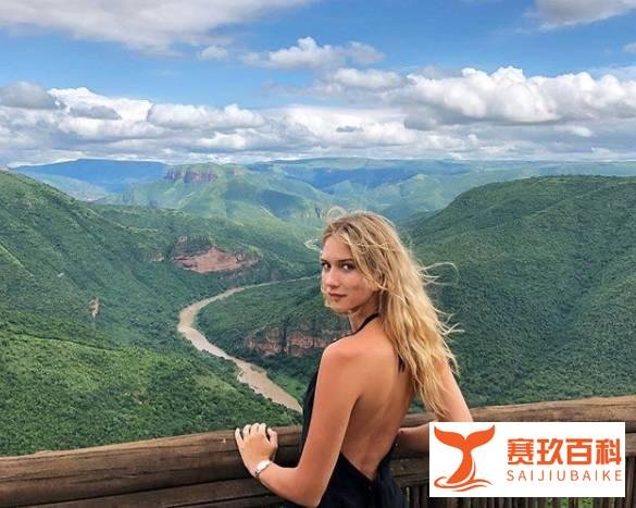 桑切斯恋情曝光!22岁金发模特女友天使面孔+魔鬼身材