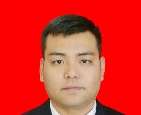 九零后官三代彪哥：一家三代都是官，警惕门阀氏族的复生