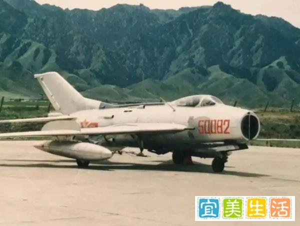 然而,唯一牺牲在台湾的解放军飞行员,在看到包围他的国军后,开枪自尽