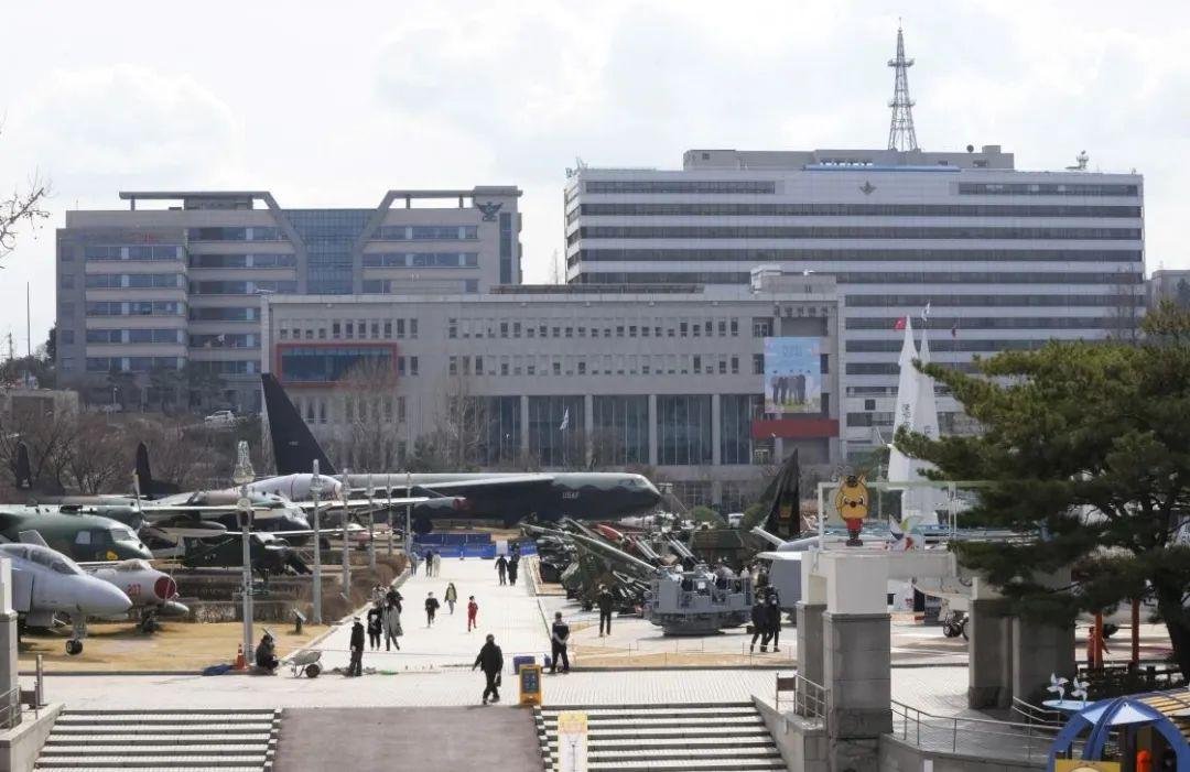 佩洛西韩国行,总统尹锡悦“休假不见”有何特殊原因?