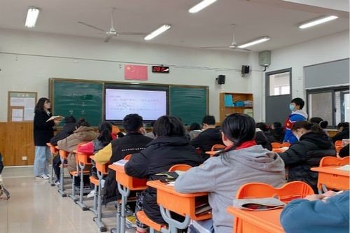 雨的四季作者怎么读