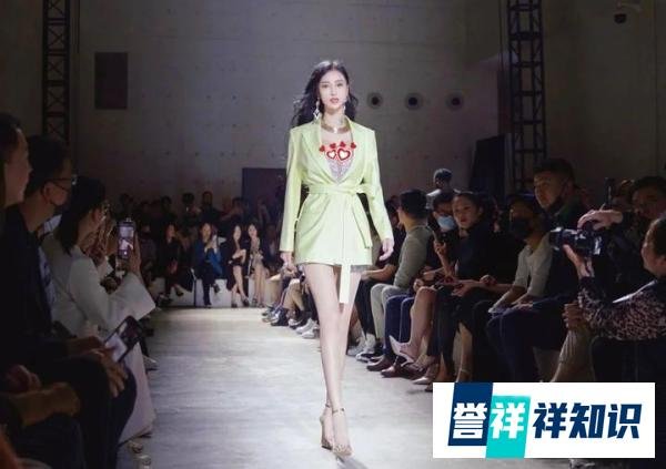 她是211大学的校花，不当老师去选美，却成国内第一美腿车模